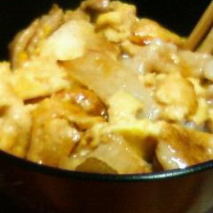 鶏皮の卵とじ丼